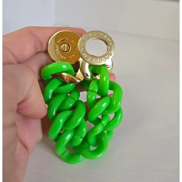 MARC BY MARC JACOBS Acrylic Turnlock Curb sz S - Picture 3 of 7